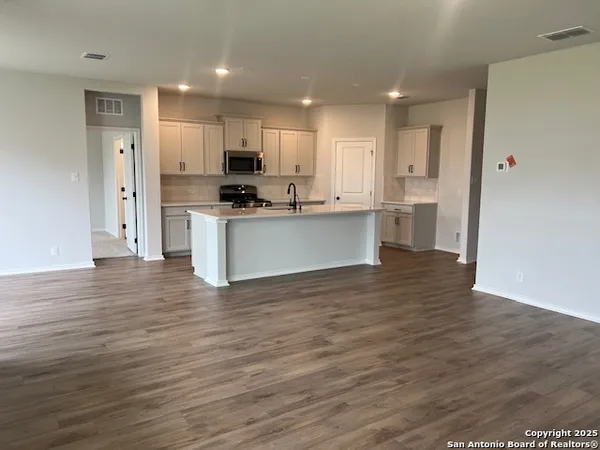 $2,200 | 105 Beveridge, Seguin, TX 78155