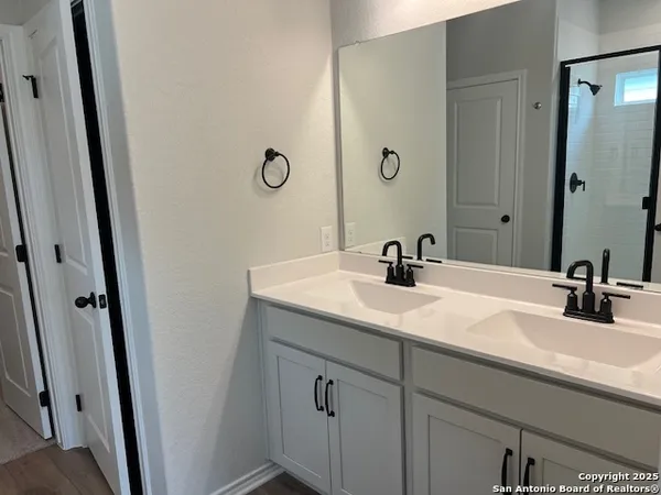 $2,200 | 105 Beveridge, Seguin, TX 78155