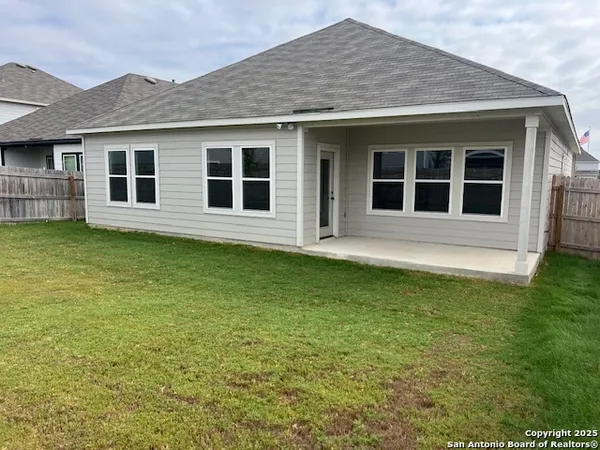 $2,200 | 105 Beveridge, Seguin, TX 78155