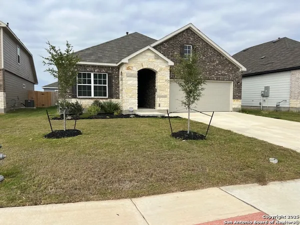 $2,200 | 105 Beveridge, Seguin, TX 78155
