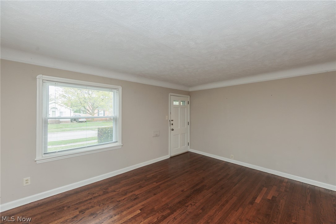 1551 Winchester Road Cleveland, OH 44124 - Photo 5 of 48