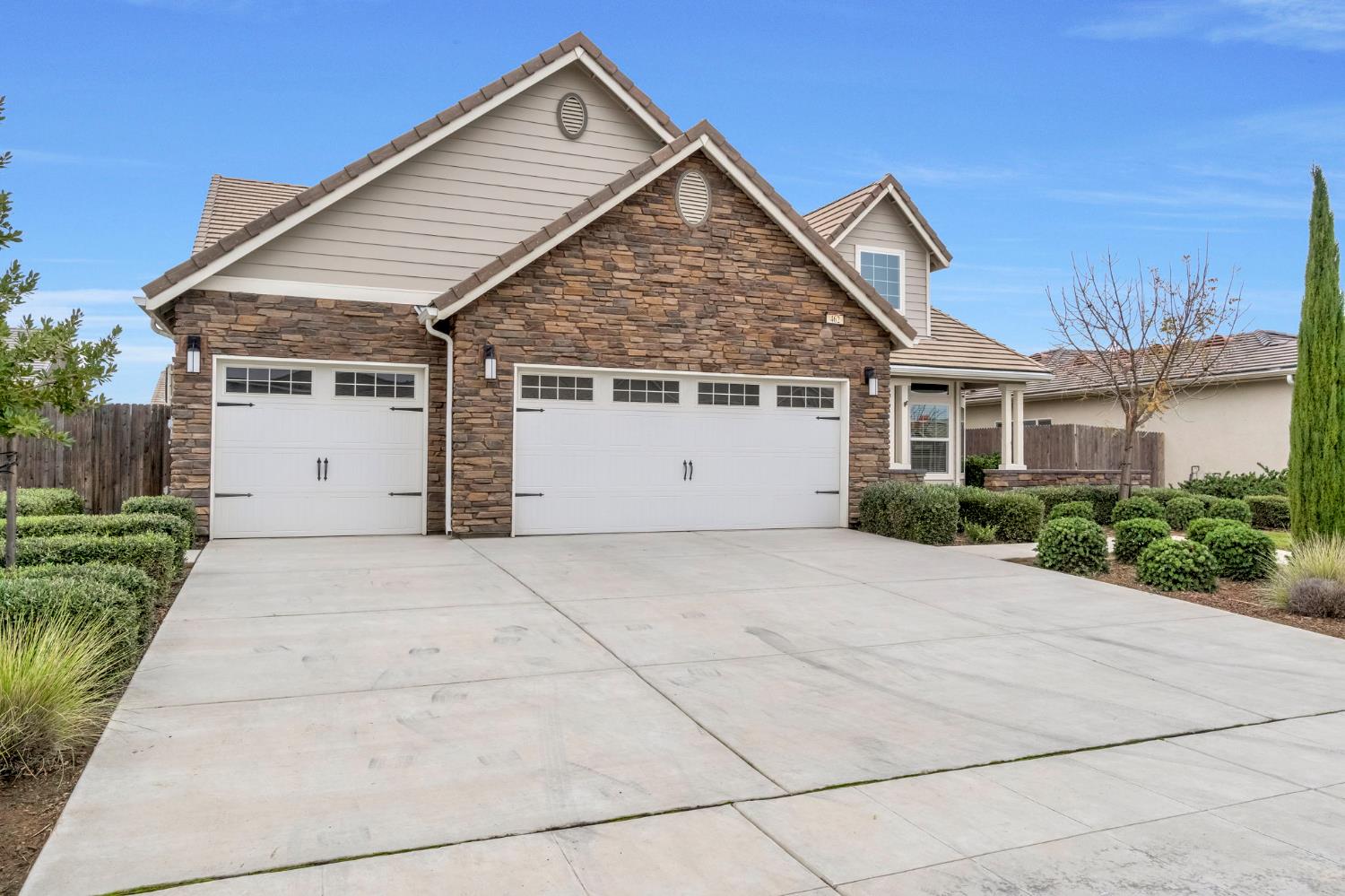 462 Crescent Lane Madera, CA 93636 - Photo 2 of 35 a view of house with backyard