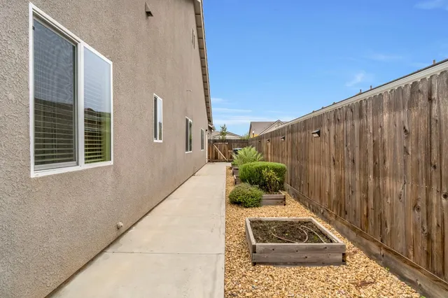 a view of a back yard of the house