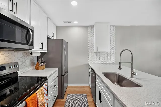 $229,900 | 10924 Village Grove Drive, Unit C, St. Louis, MO 63123