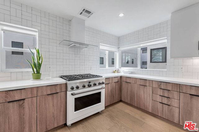 $6,650 | 1350 1/2 North Fairfax Avenue, West Hollywood, CA 90046