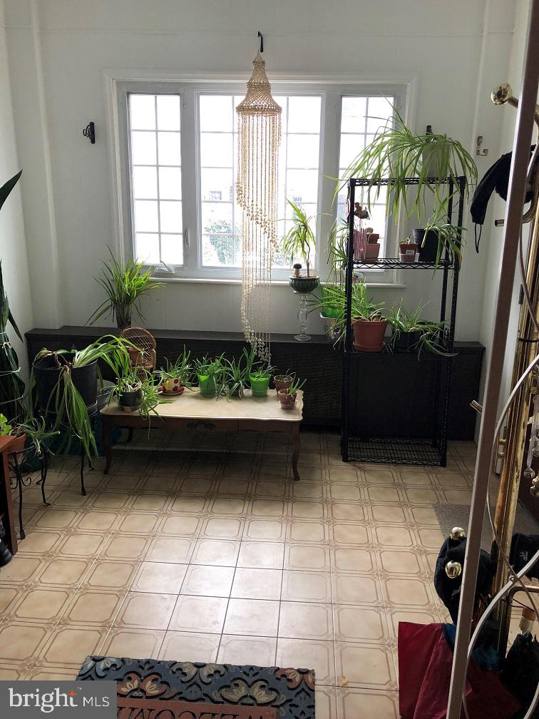 723 Atwood Road Philadelphia, PA 19151 - Photo 3 of 16 Sunroom