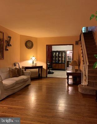 723 Atwood Road Philadelphia, PA 19151 - Photo 4 of 16 Living Room
