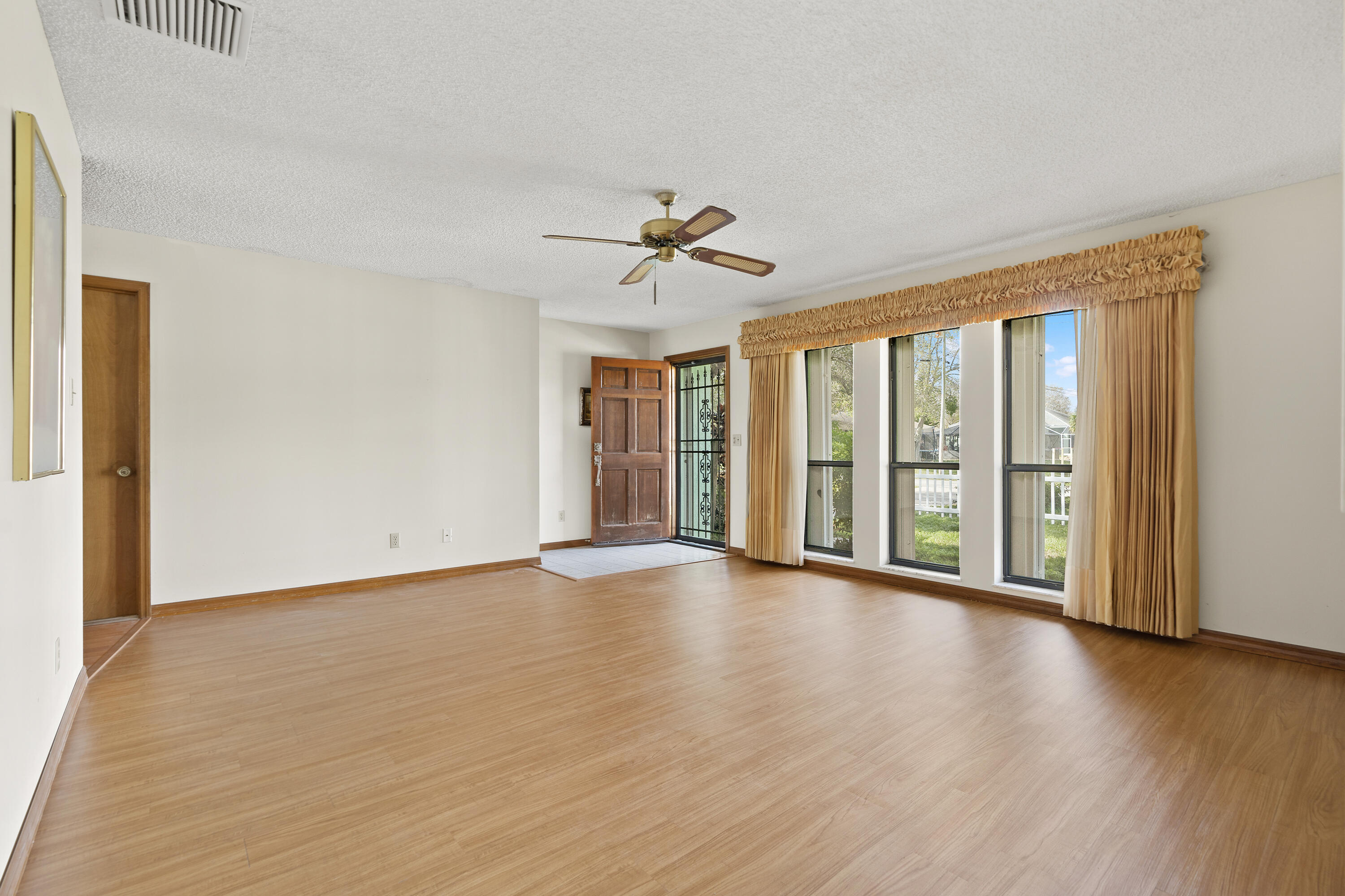 6012 Roland Court Fort Pierce, FL 34951 - Photo 5 of 46 _DSC8664
