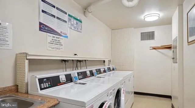 a view of a tennis court