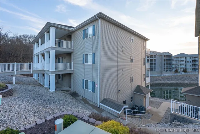 $449,900 | 20332 Timberlake Village Drive, Unit 1512, Rocky Mount, MO 65072