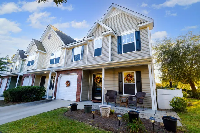 $295,999 | 1500 Yellow Hawthorn Circle, Summerville, SC 29483