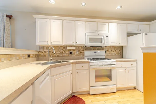 $295,999 | 1500 Yellow Hawthorn Circle, Summerville, SC 29483