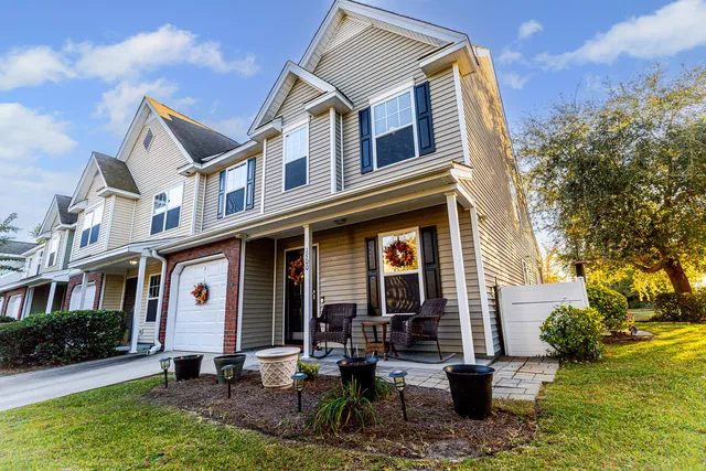 $295,999 | 1500 Yellow Hawthorn Circle, Summerville, SC 29483