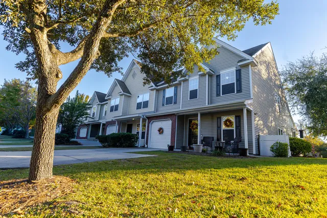 $295,999 | 1500 Yellow Hawthorn Circle, Summerville, SC 29483
