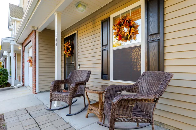 $295,999 | 1500 Yellow Hawthorn Circle, Summerville, SC 29483