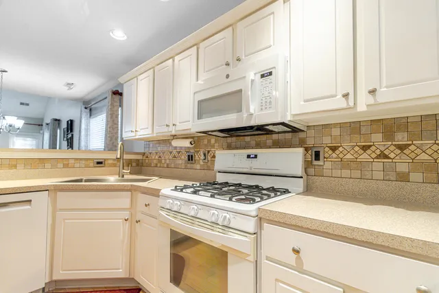 $295,999 | 1500 Yellow Hawthorn Circle, Summerville, SC 29483