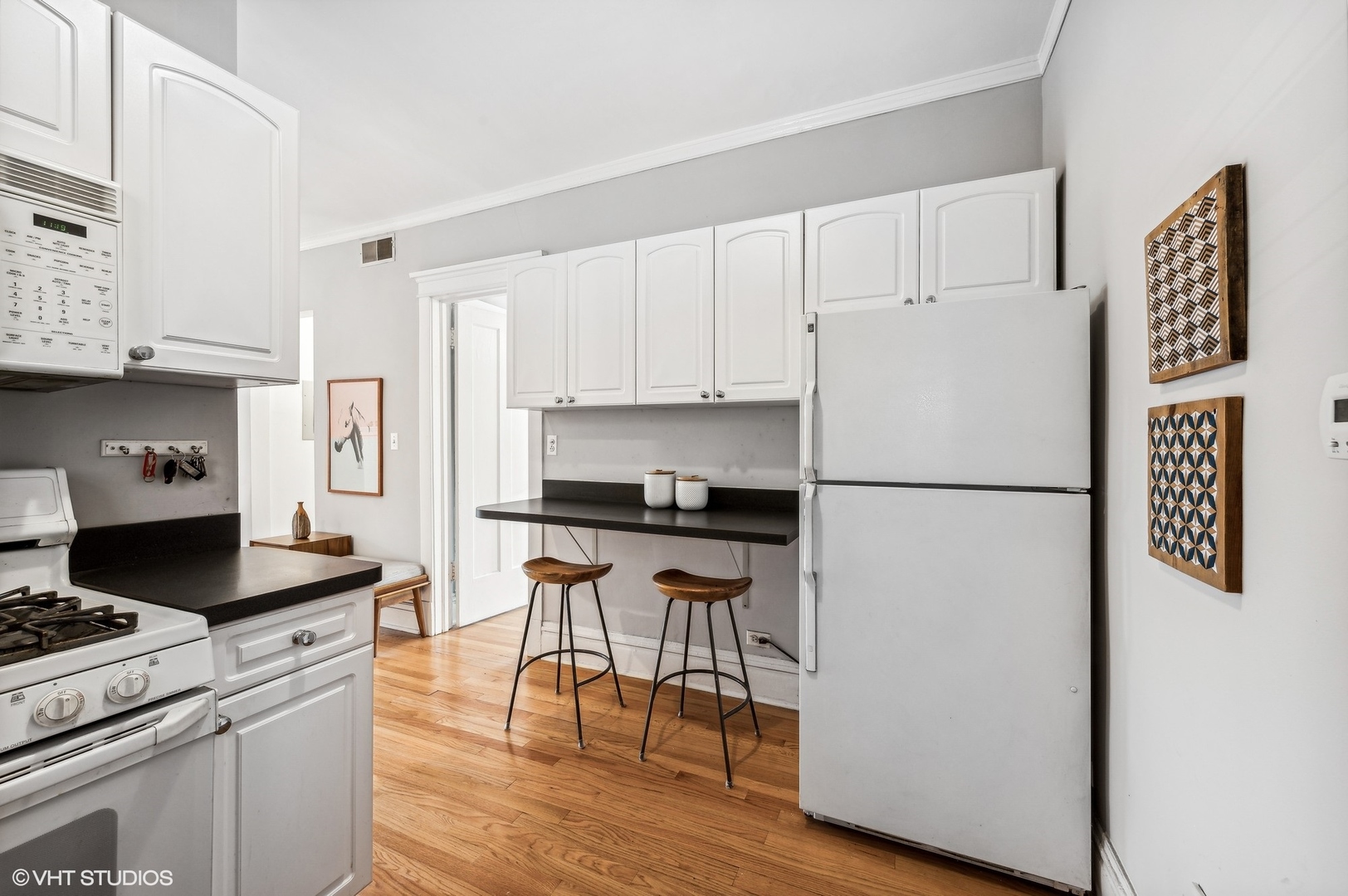 725 West Buckingham Place, Unit 2 Chicago, IL 60657 - Photo 11 of 15 a kitchen with a refrigerator and a stove top oven