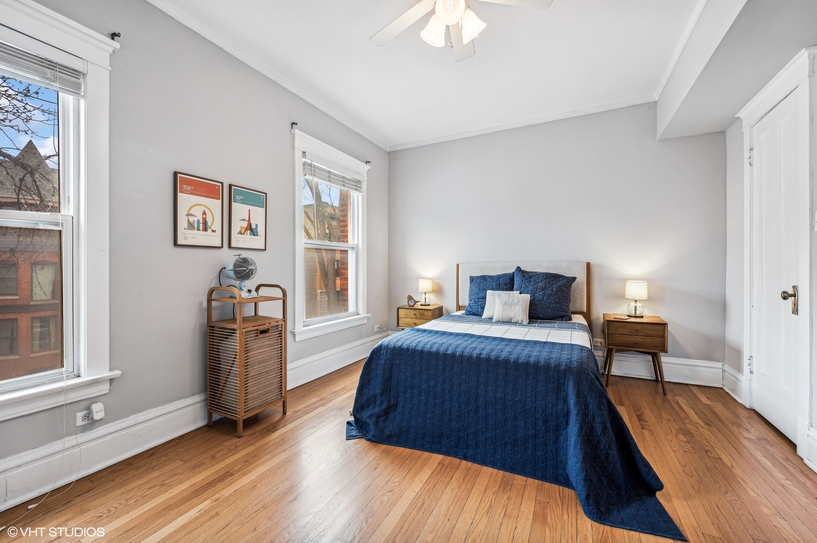 725 West Buckingham Place, Unit 2 Chicago, IL 60657 - Photo 12 of 15 a bedroom with a bed and a window