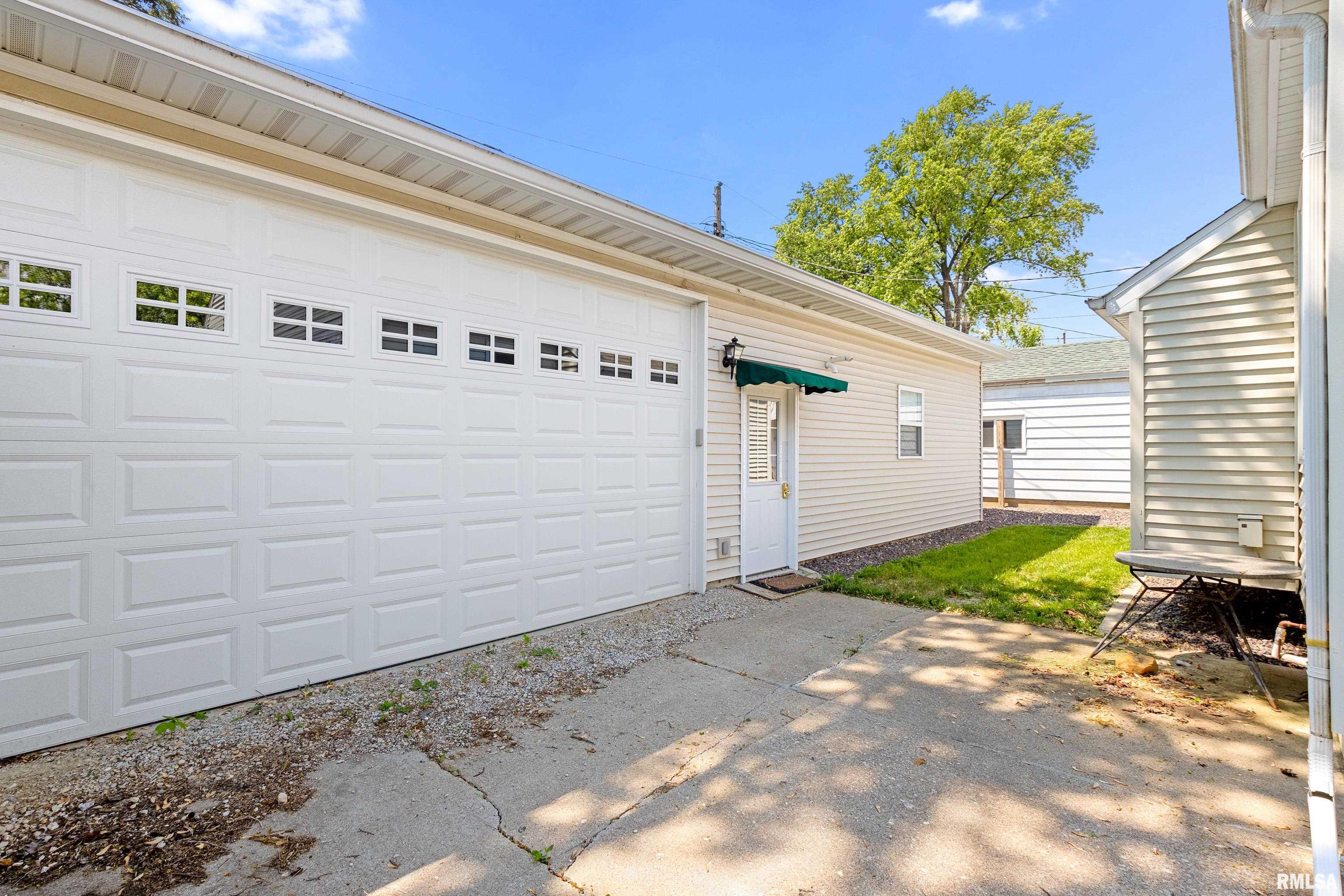 4215 North Gate Ridge Road Peoria, IL 61614 - Photo 4 of 36 Gallery Image 4