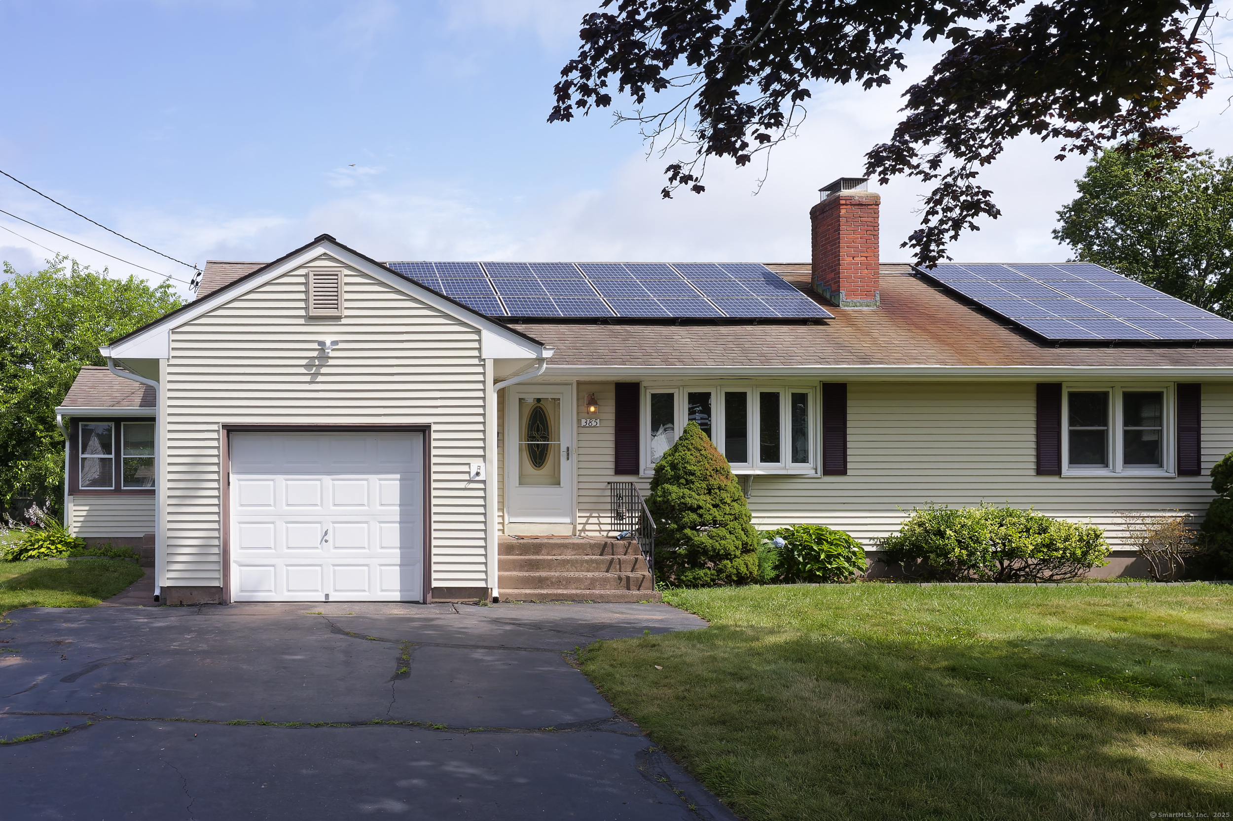 385 Hackmatack Street Manchester, CT 06040 - Photo 1 of 1 Welcome Home to 385 Hackmatack St.