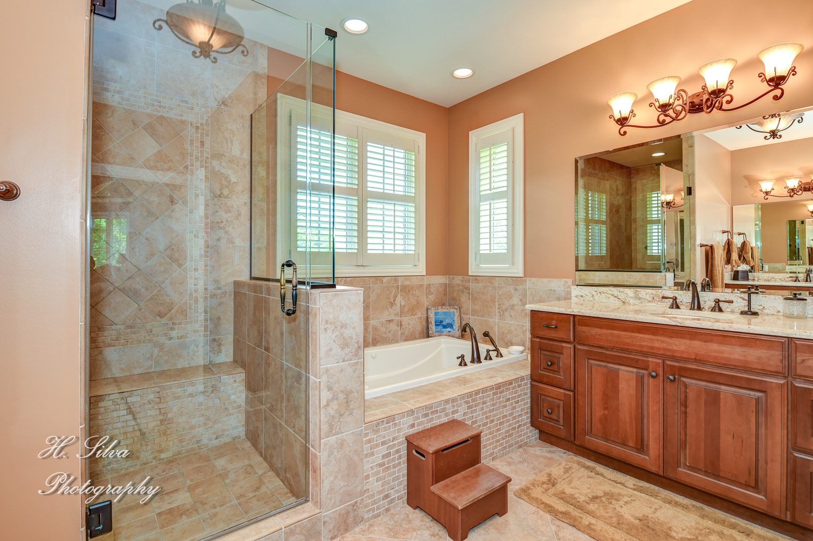 11 Covington Court Algonquin, IL 60102 - Photo 17 of 51 a spacious bathroom with a tub sink shower and mirror