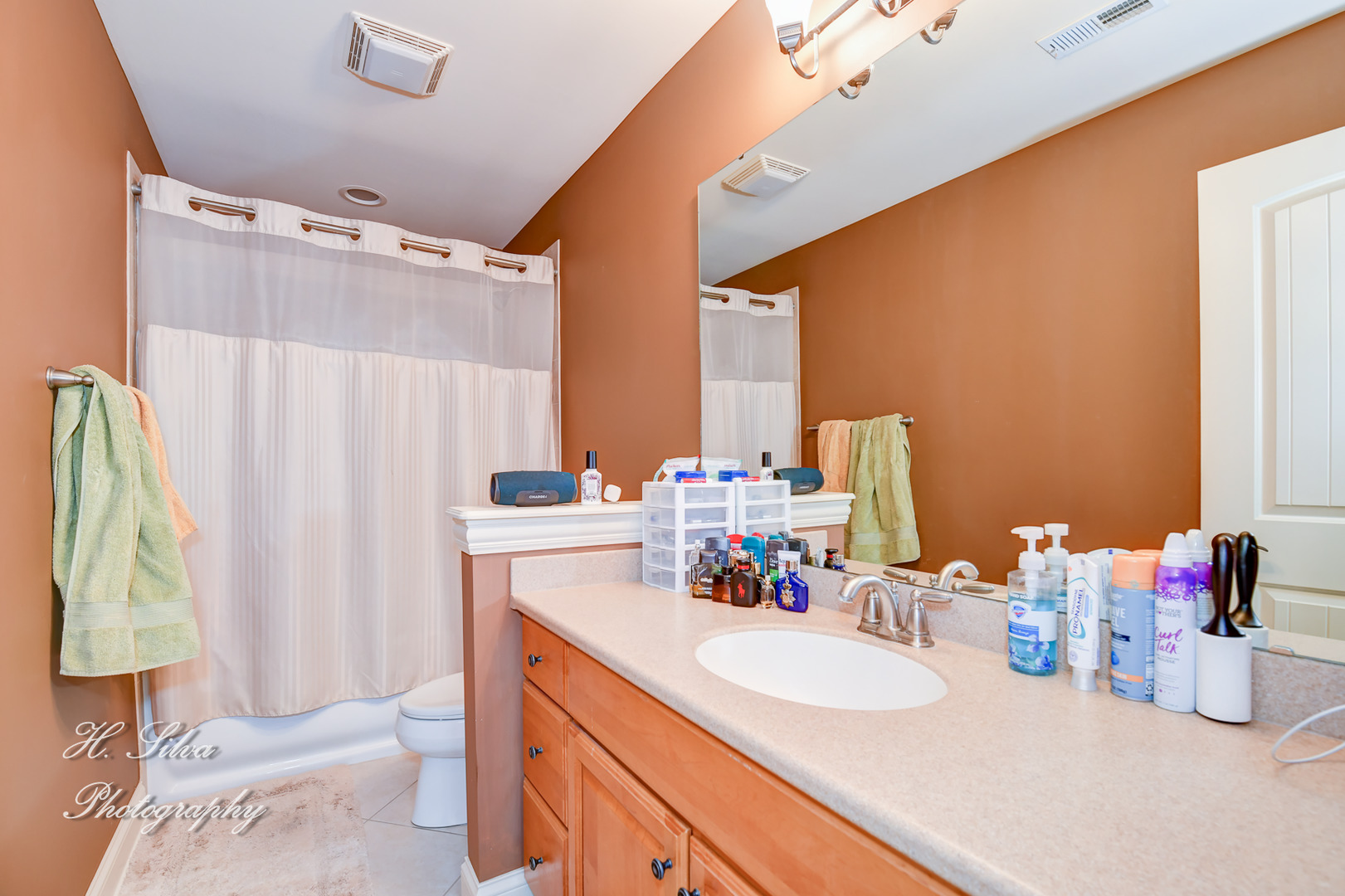 11 Covington Court Algonquin, IL 60102 - Photo 21 of 51 a bathroom with a sink vanity and a mirror