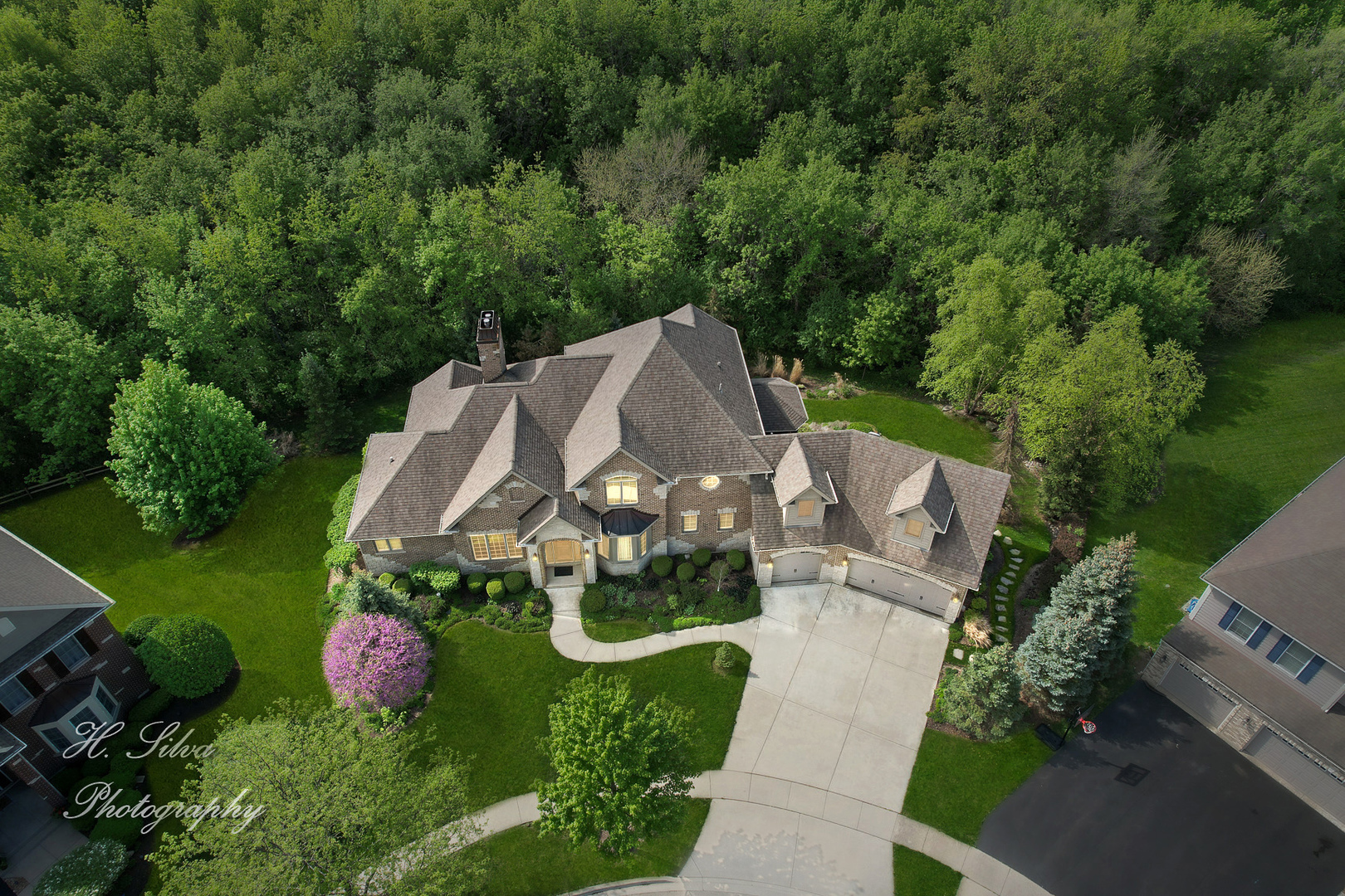 11 Covington Court Algonquin, IL 60102 - Photo 45 of 51 an aerial view of a house with yard and green space