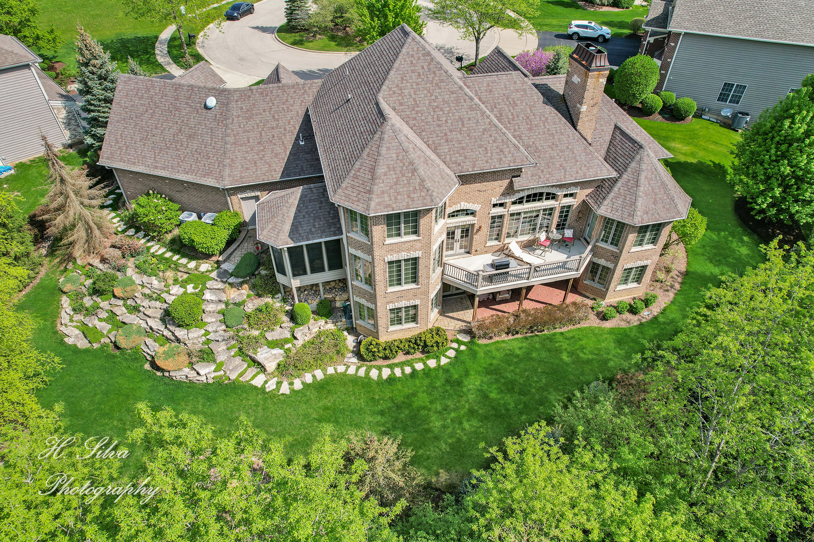 11 Covington Court Algonquin, IL 60102 - Photo 47 of 51 an aerial view of a house with a garden