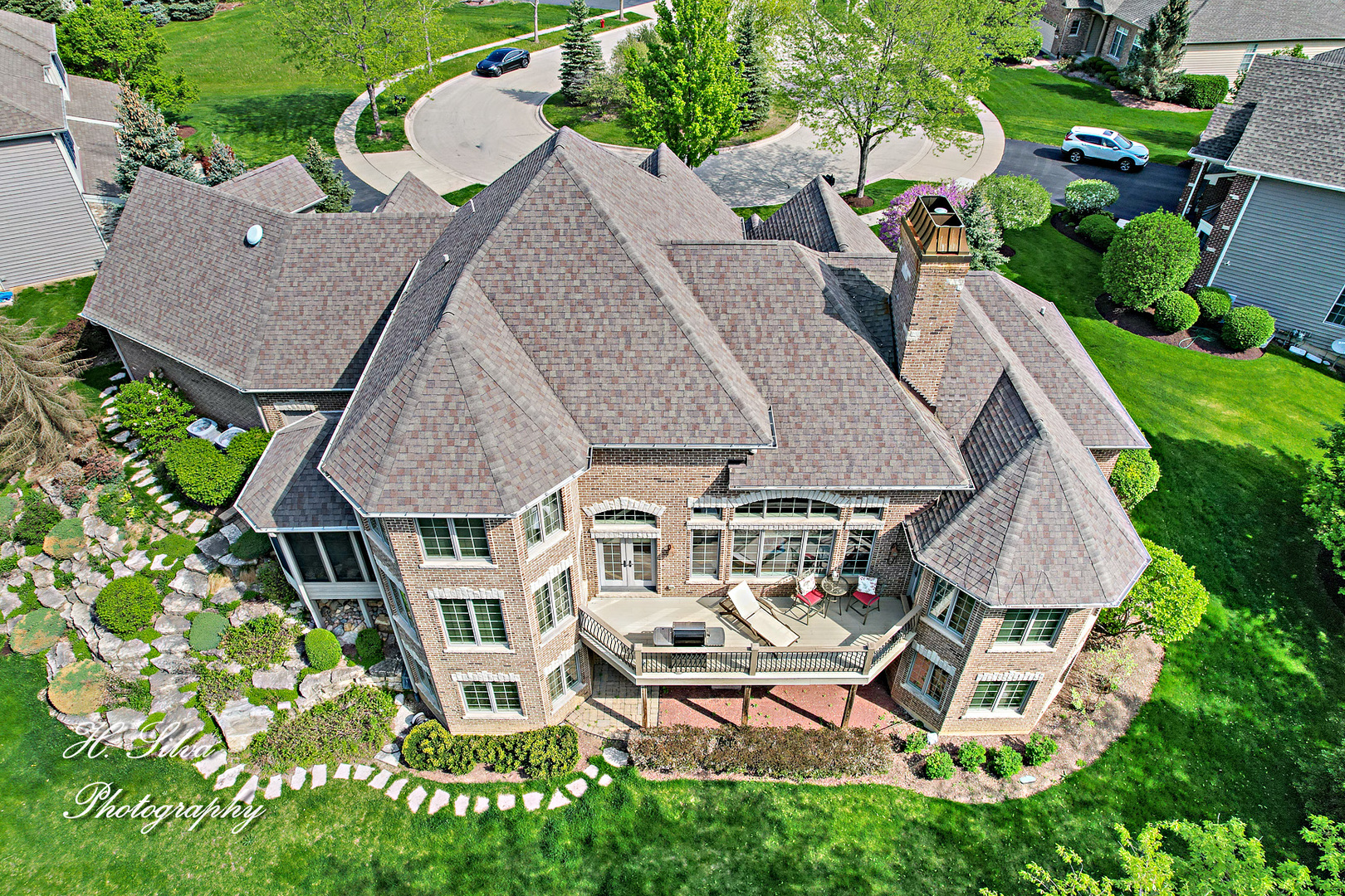 11 Covington Court Algonquin, IL 60102 - Photo 48 of 51 an aerial view of a house with yard patio and outdoor seating
