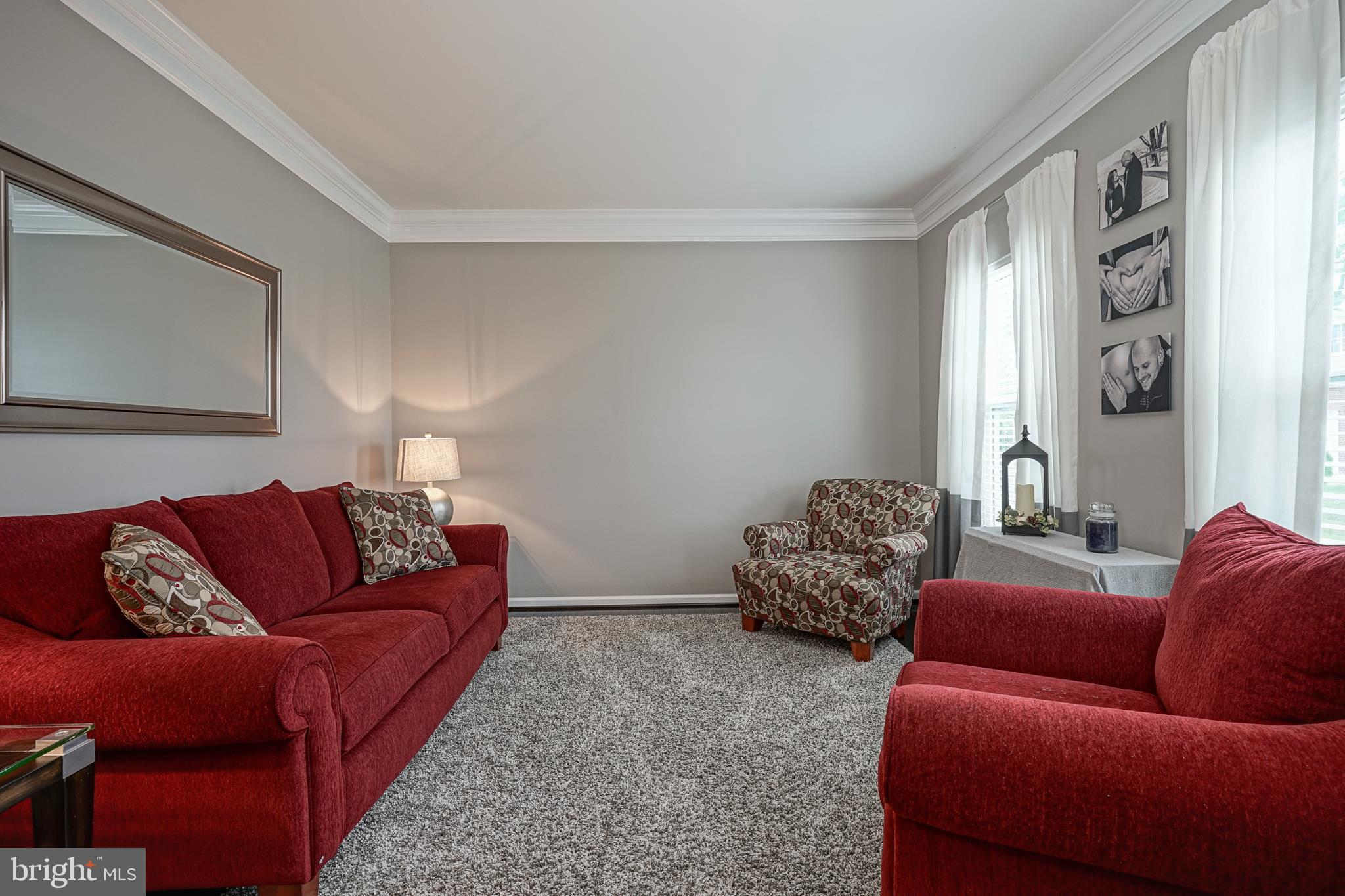 Formal Living Room w/Crown Molding