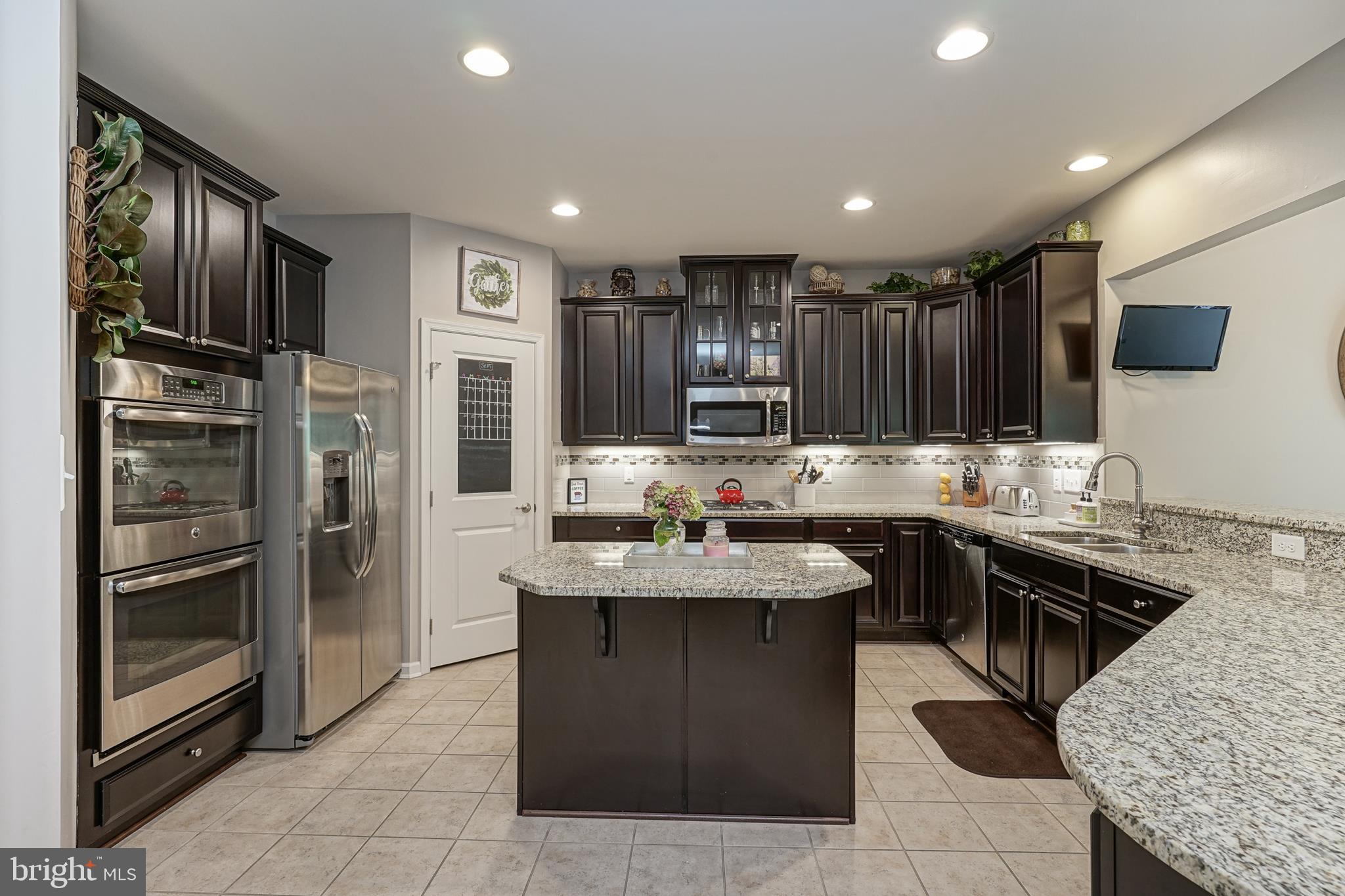 232 Staggerbush Road Williamstown, NJ 08094 - Photo 9 of 51 Kitchen w/ SS Appliances