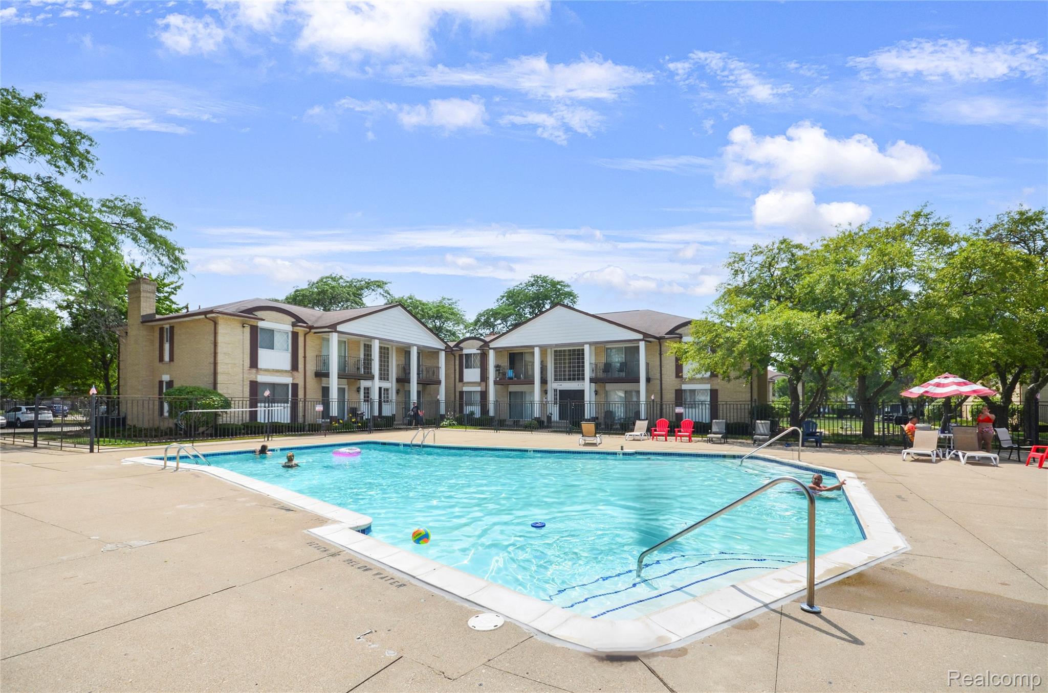 29257 Hayes Road, Unit 7 Warren, MI 48088 - Photo 20 of 22 17 Pool.jpg