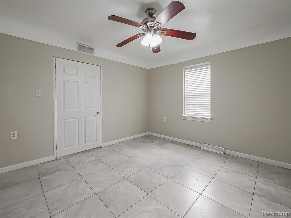 25323 Orchard Lake Road Farmington, MI 48336 - Photo 10 of 42