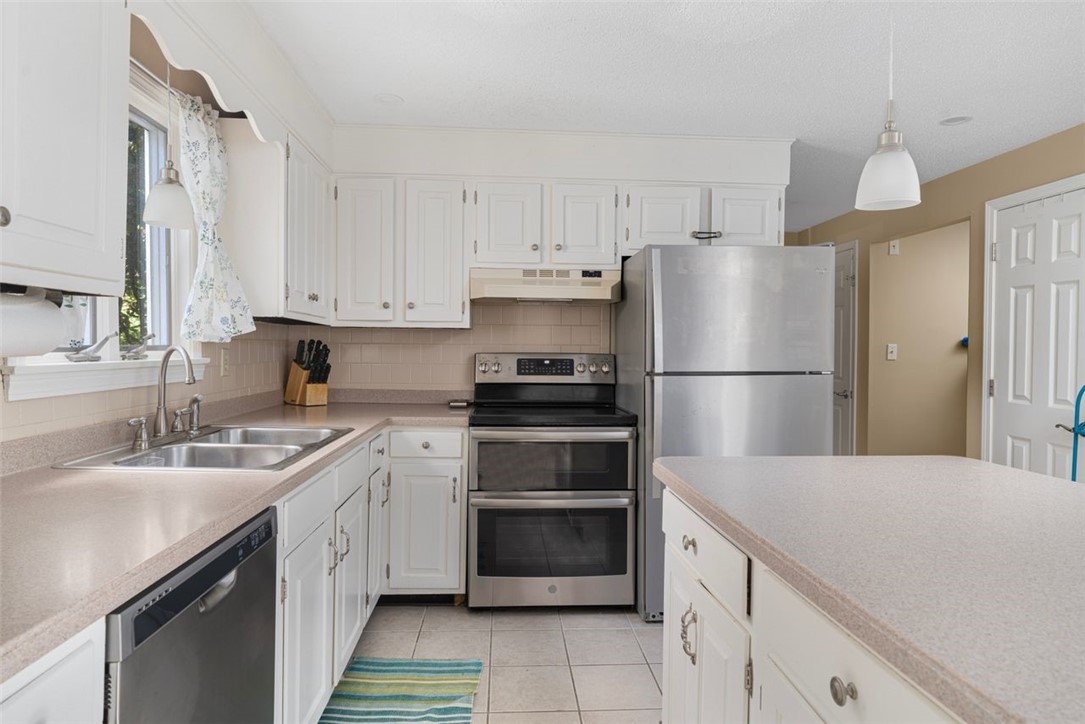 11 Hillcrest Road Portsmouth, RI 02871 - Photo 13 of 48