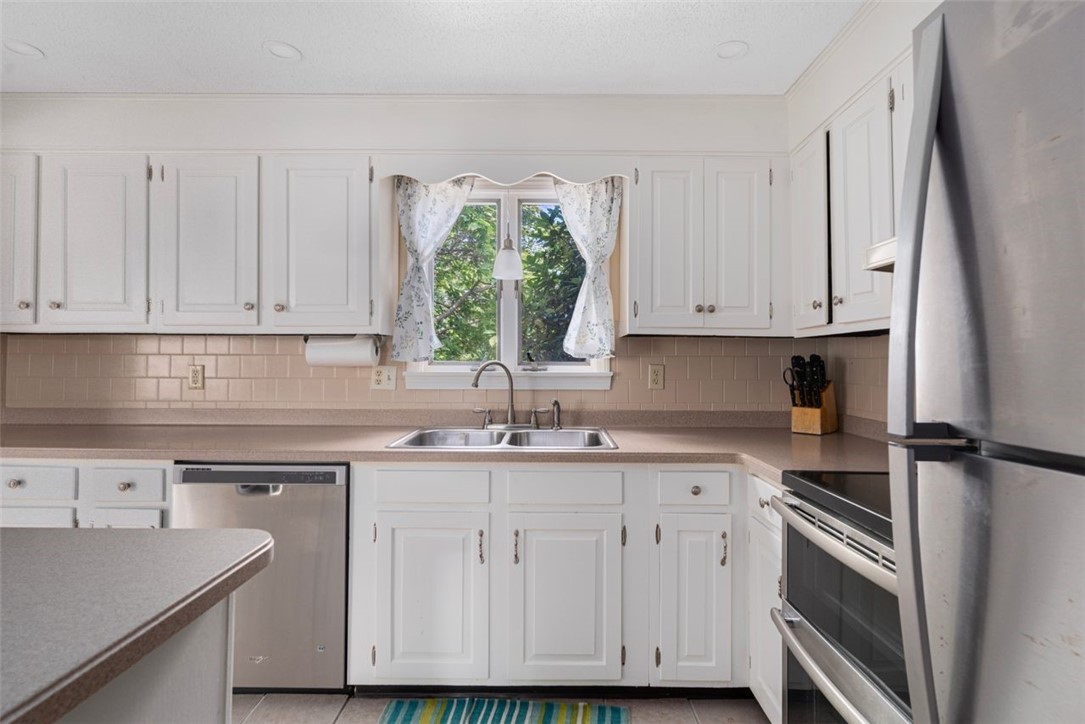 11 Hillcrest Road Portsmouth, RI 02871 - Photo 14 of 48