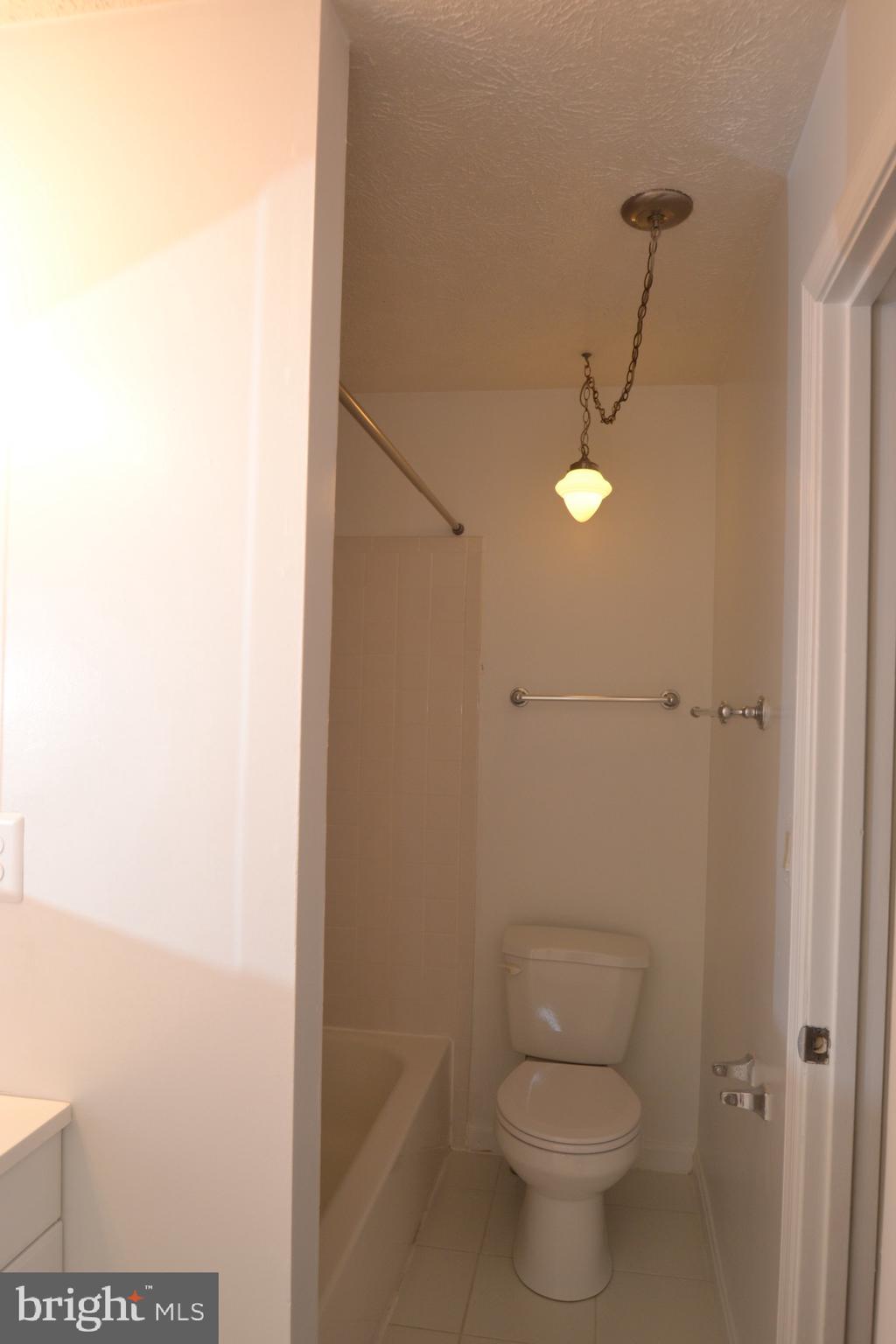 1600 Chain Bridge Road McLean, VA 22101 - Photo 21 of 35 Primary bedroom's en suite bathroom