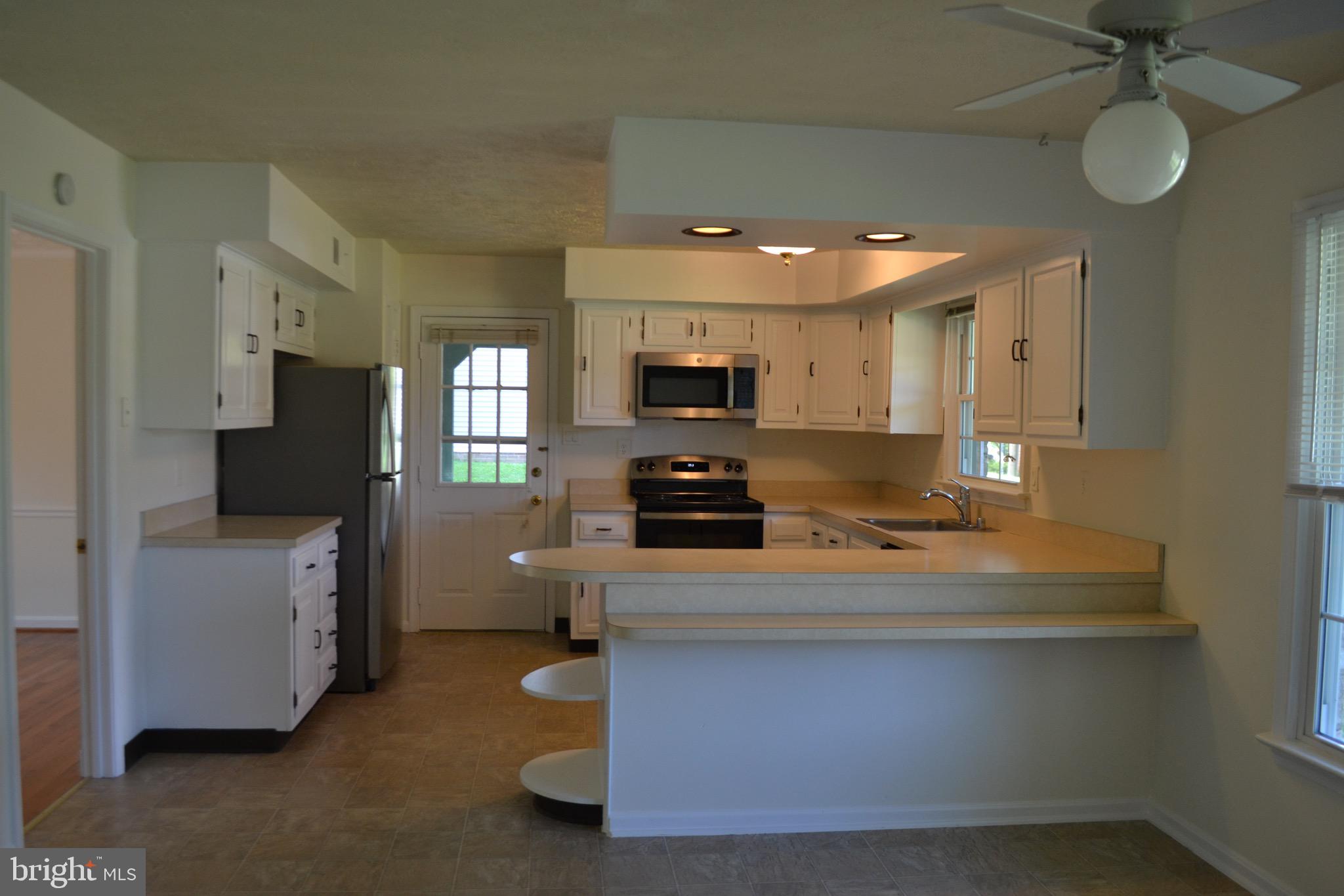 1600 Chain Bridge Road McLean, VA 22101 - Photo 10 of 35 Large Kitchen with new stainless steel appliances