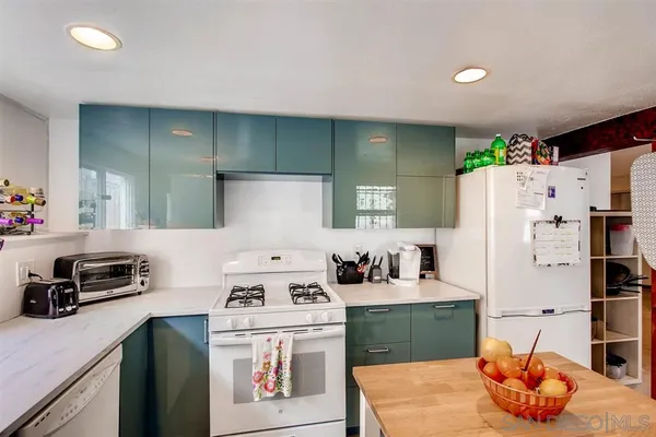 $4,700 | 4052 Tennyson Street, Unit TERRACE LE, San Diego, CA 92107