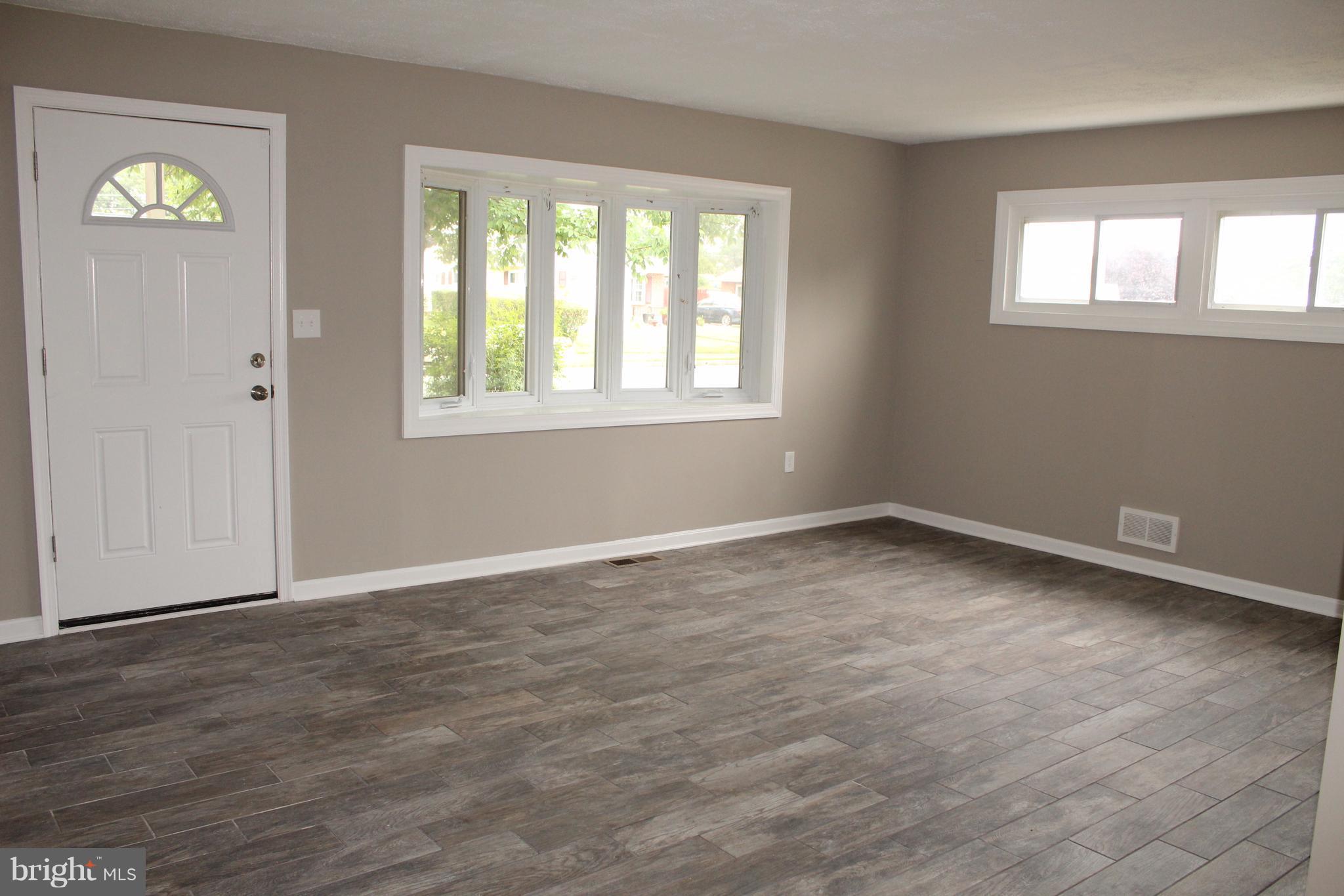 8712 Roper Road Baltimore, MD 21234 - Photo 8 of 21 Living Room