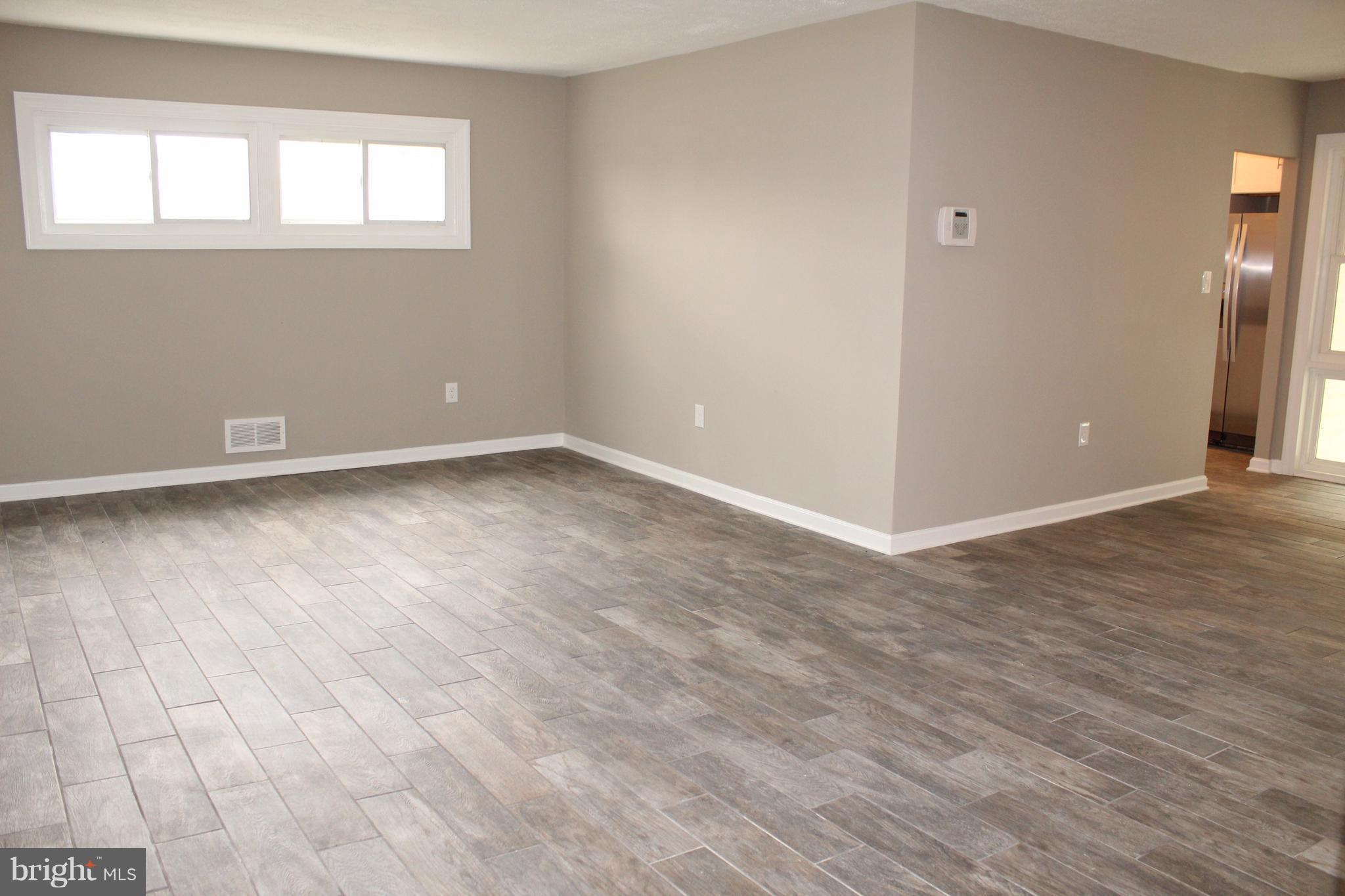 8712 Roper Road Baltimore, MD 21234 - Photo 9 of 21 Living Room
