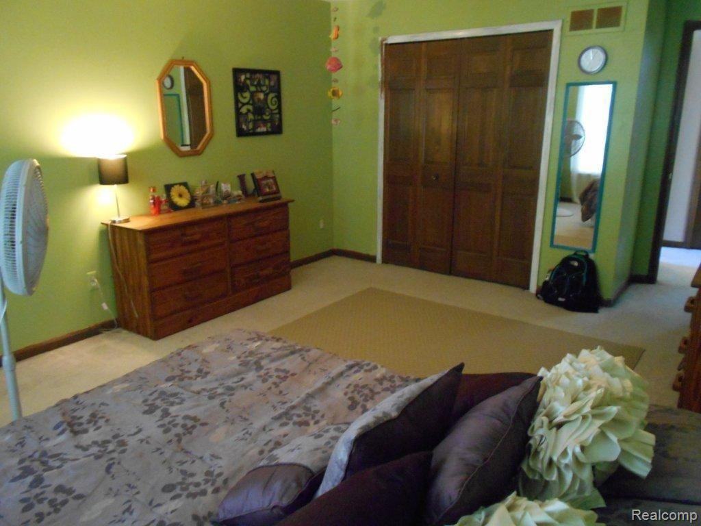 736 Stanford Circle Rochester, MI 48309 - Photo 30 of 41 DSCN0179.jpg