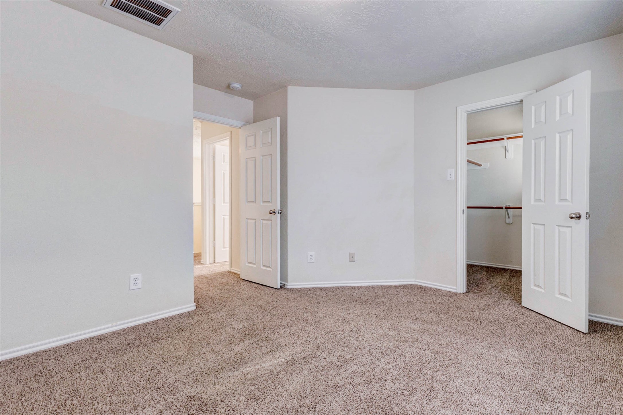 13106 Peppergate Lane Houston, TX 77044 - Photo 10 of 17 a view of an empty room