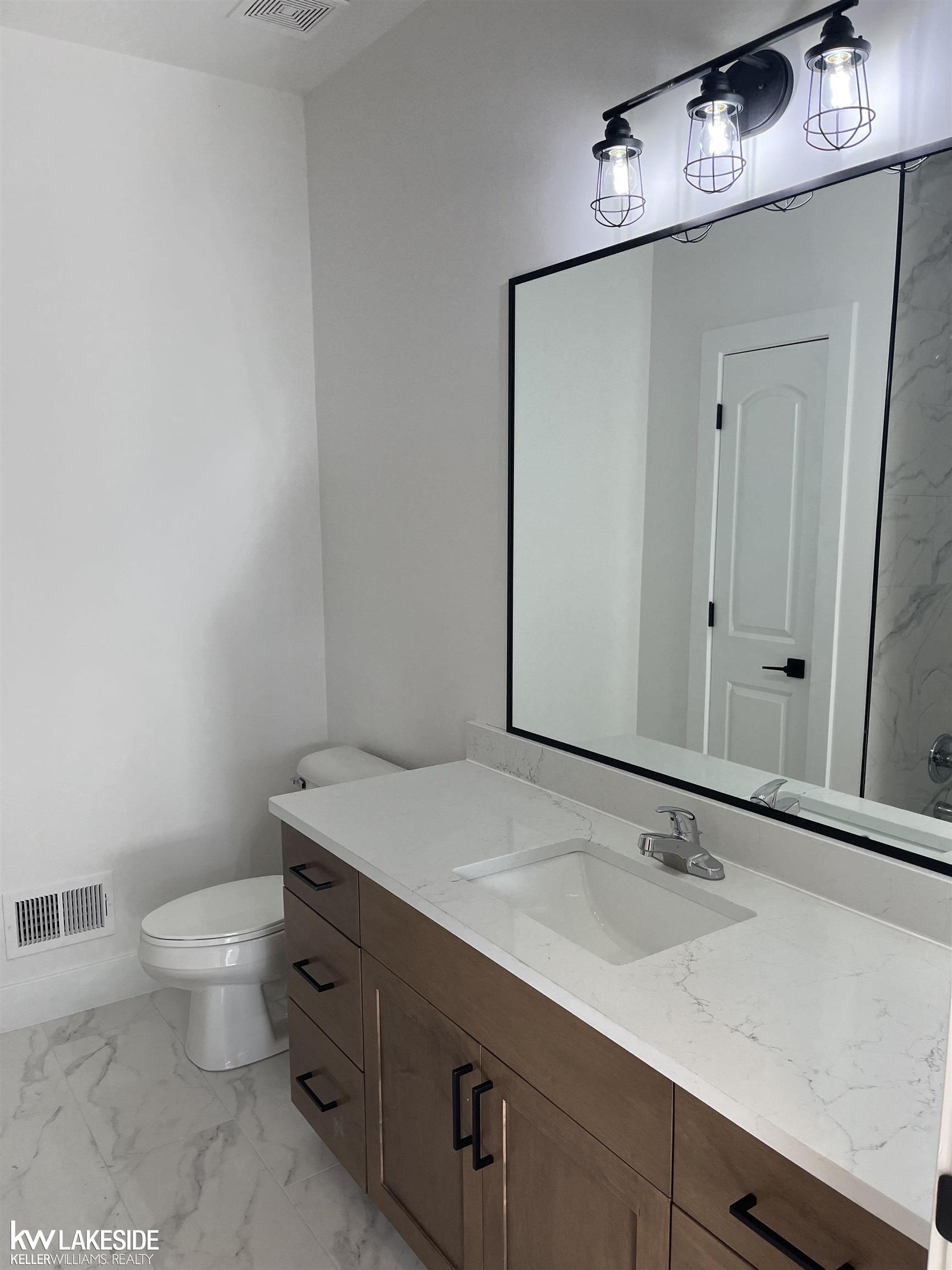 72591 Van Dyke Road Romeo, MI 48065 - Photo 23 of 33 main bath