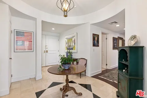 $1,699,000 | 121 North Almont Drive, Unit 205, Beverly Hills, CA 90211