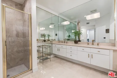 $1,699,000 | 121 North Almont Drive, Unit 205, Beverly Hills, CA 90211