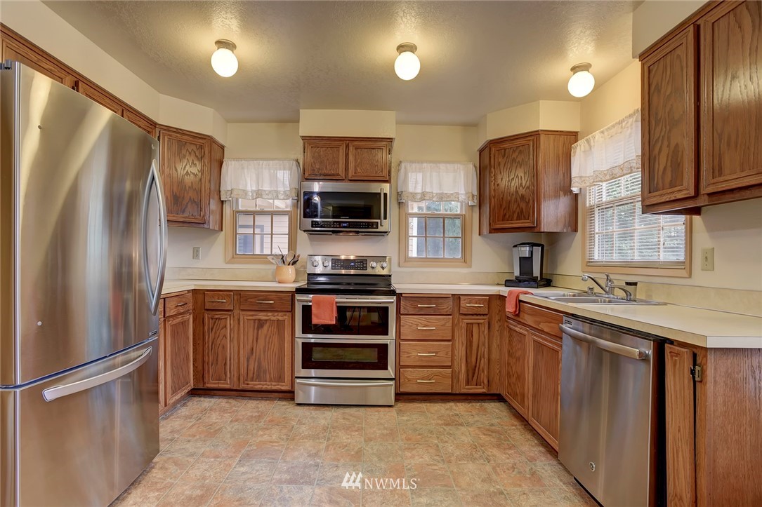 13599 Olympic View Road Northwest Silverdale, WA 98383 - Photo 7 of 23 Gallery Image 7