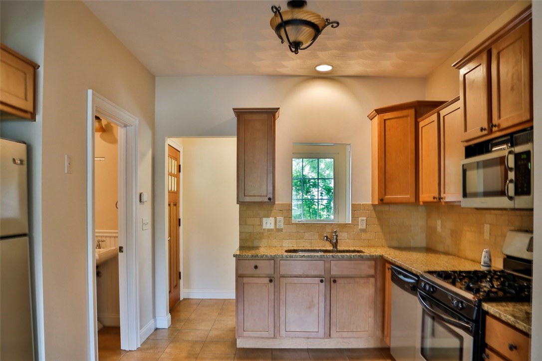 1034 West Shore Road Warwick, RI 02889 - Photo 11 of 20