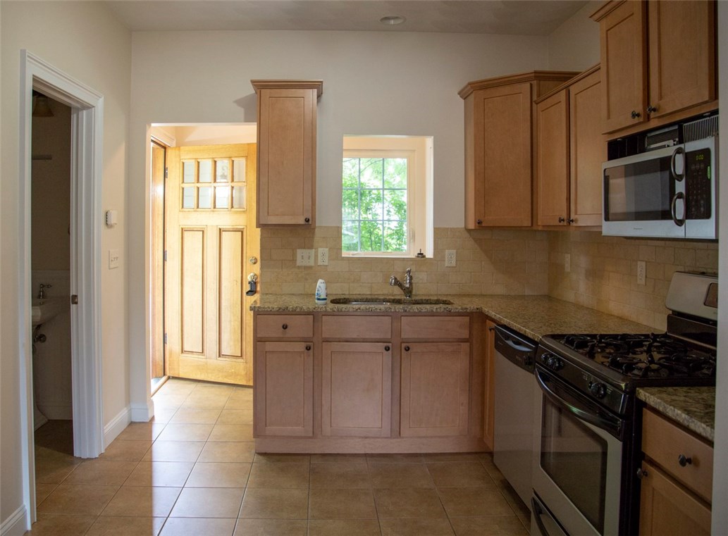 1034 West Shore Road Warwick, RI 02889 - Photo 12 of 20