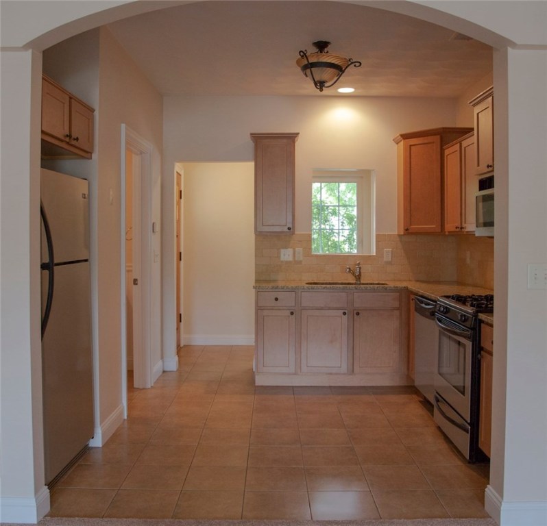 1034 West Shore Road Warwick, RI 02889 - Photo 10 of 20