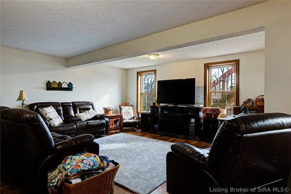 $925,000 | 1120 East County Line Road, Underwood, IN 47177